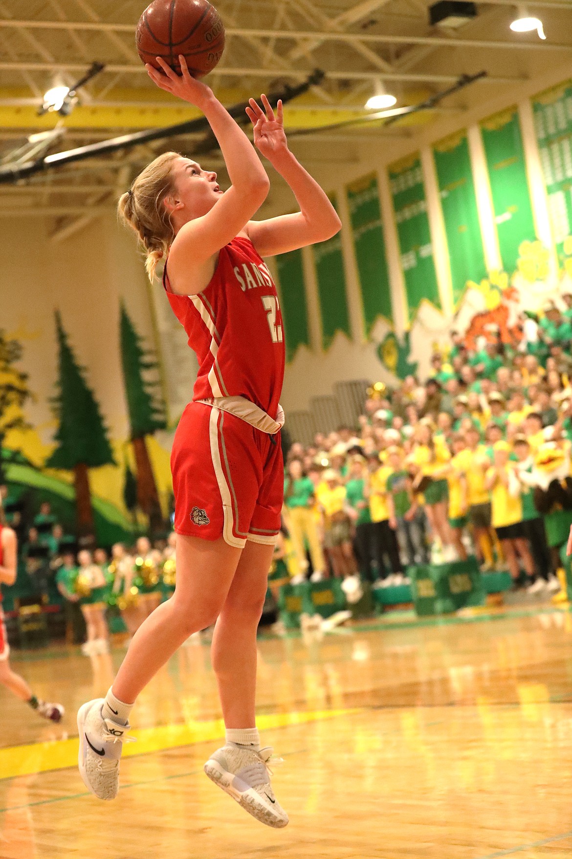 Sofia Platte rises up to convert a layup Friday.