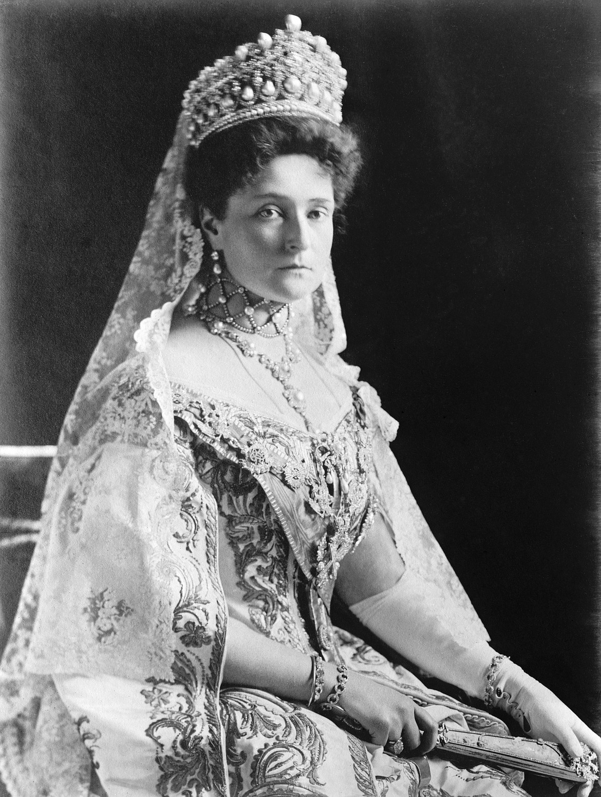 Russian Czaritza Consort Alexandra Feodorovna (Alix of Hesse) (1872-1918) was granddaughter of Queen Victoria, and described as beautiful, intellectual and shy.