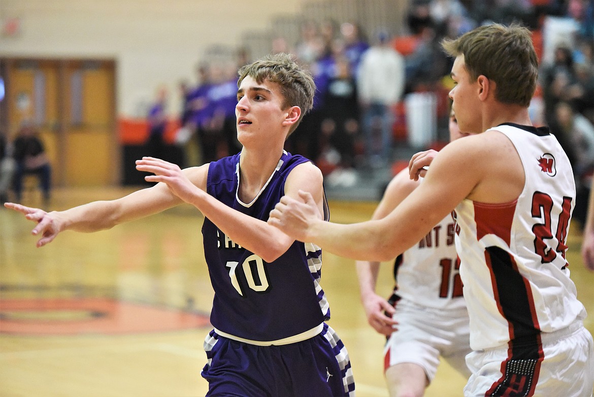 Hayden Hollow gets off a pass against Hot Springs. (Scot Heisel/Lake County Leader)