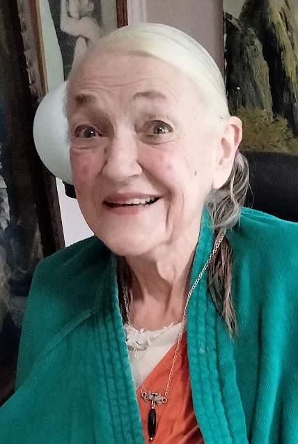 Linda had a wonderful, diverse life. She was born in Spokane Washington but resided in a number of states, including Utah, Oregon, Michigan and Washington (most notably Vashon Island and Soap Lake).