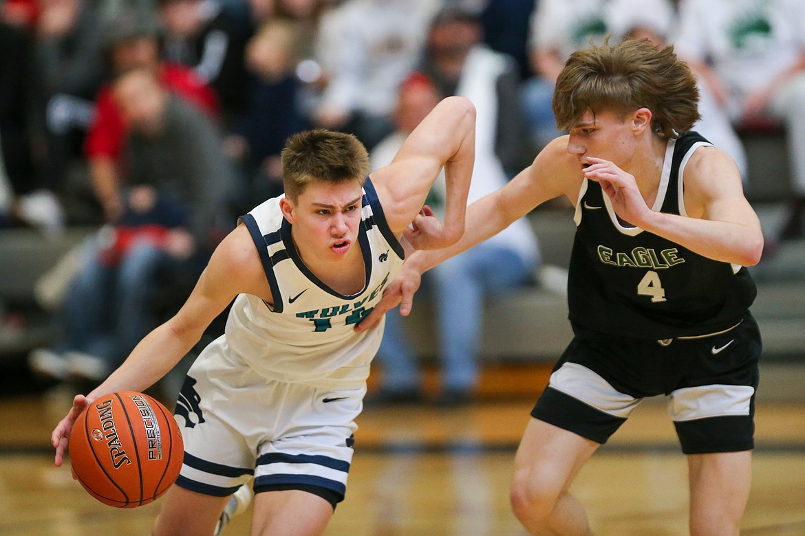 JASON DUCHOW PHOTOGRAPHY
Lake City junior guard Kolton Mitchell drives up the court with Eagle's Tyler Peters (4) defending during Friday's state 5A boys basketball consolation game at Rocky Mountain High in Meridian.