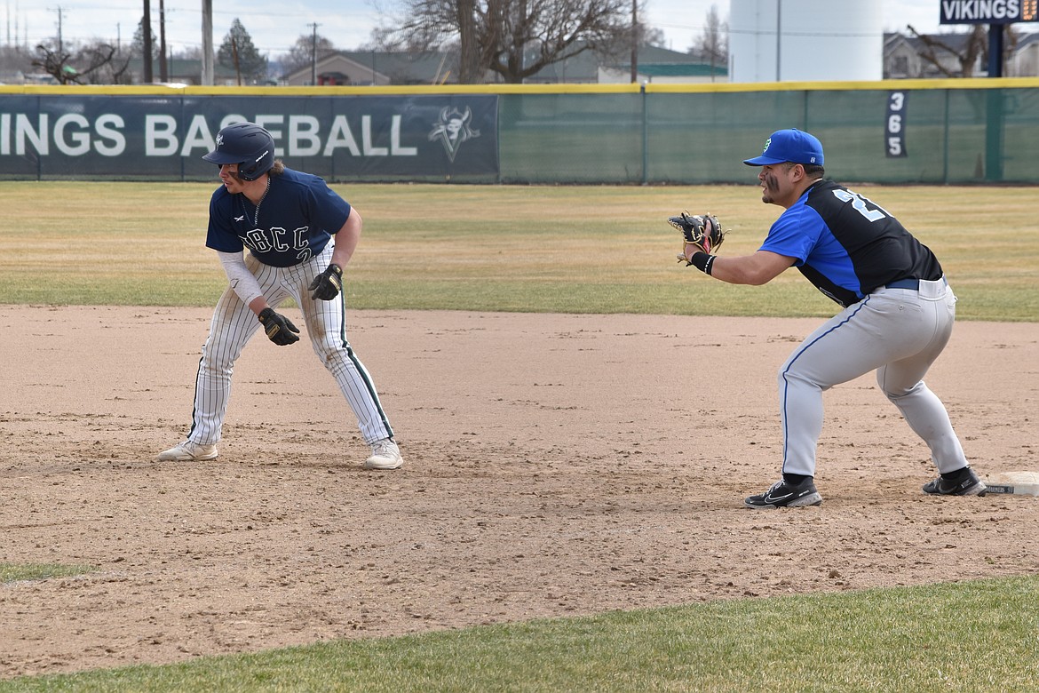 Big Bend Baseball player Brock Rindlisbacher (2) leads on first base as an Edmonds College player stays prepared on March 18.