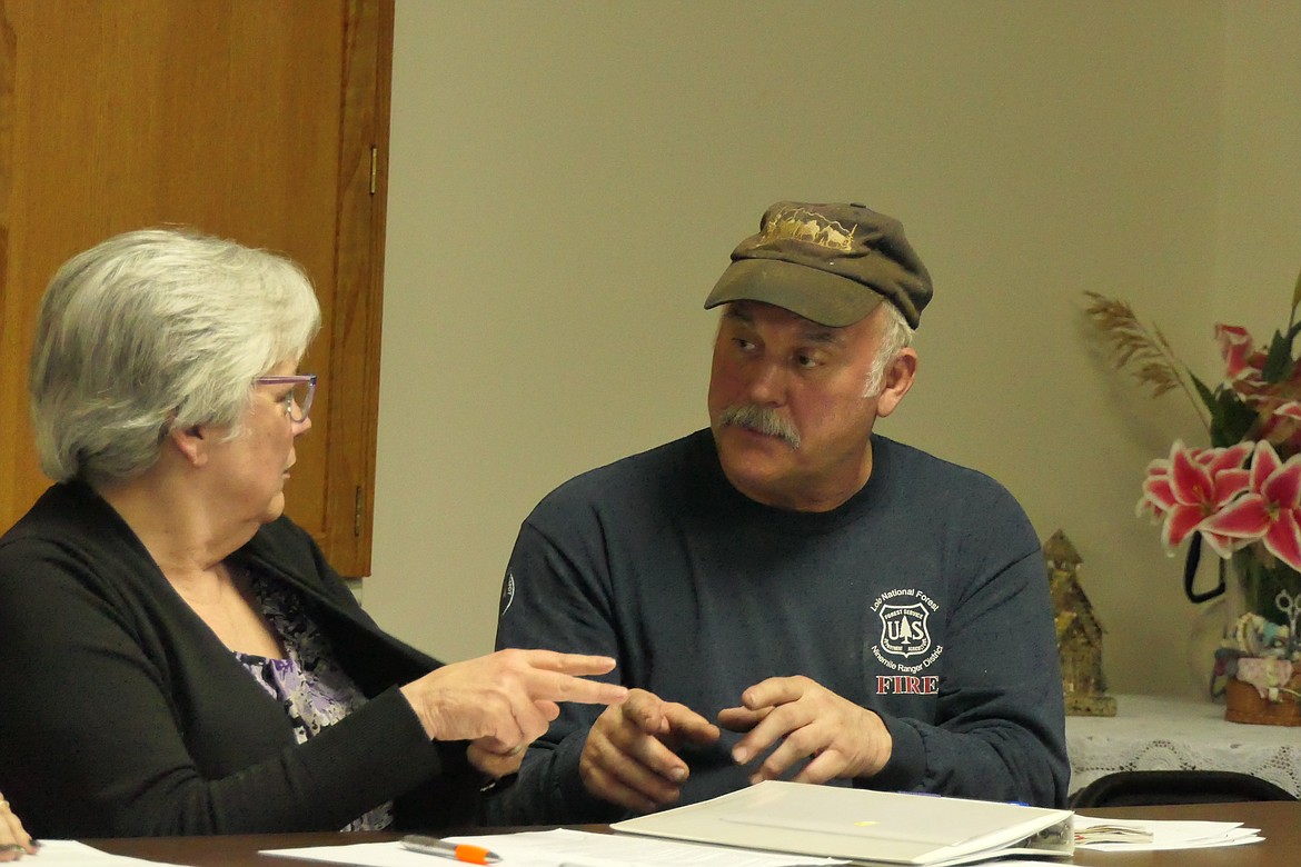 Recently resigned Sewer Board Chairperson Janis Barber engages in discussion with Board Treasurer Dewey Arnold during a public meeting last Tuesday in Paradise.  (Chuck Bandel/Valley Press)