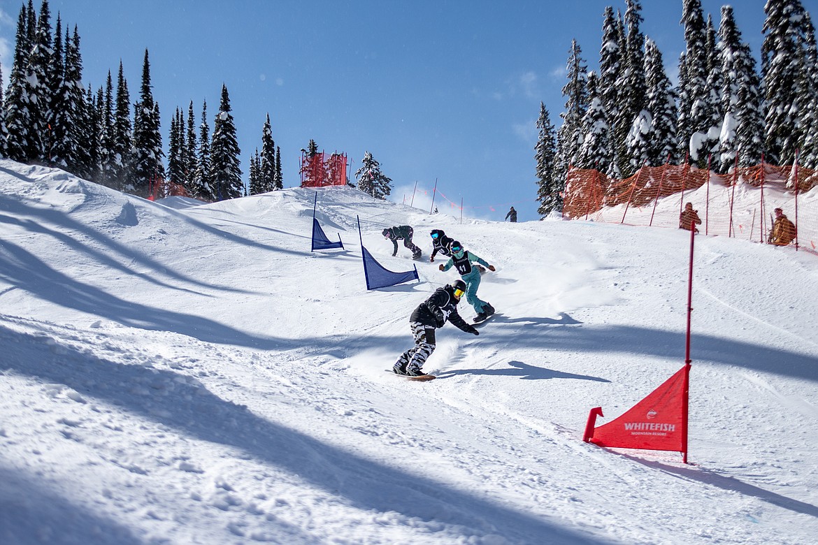 Racers weave through tight turns on the course. (JP Edge photo)