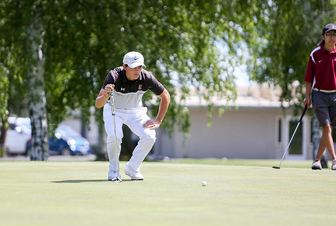 Ephrata High School's Jacob Rawley measures his putt on the ninth green at Lakeview Golf & Country Club on May 13, 2021, at the NCR Boys Regional Golf Tournament.