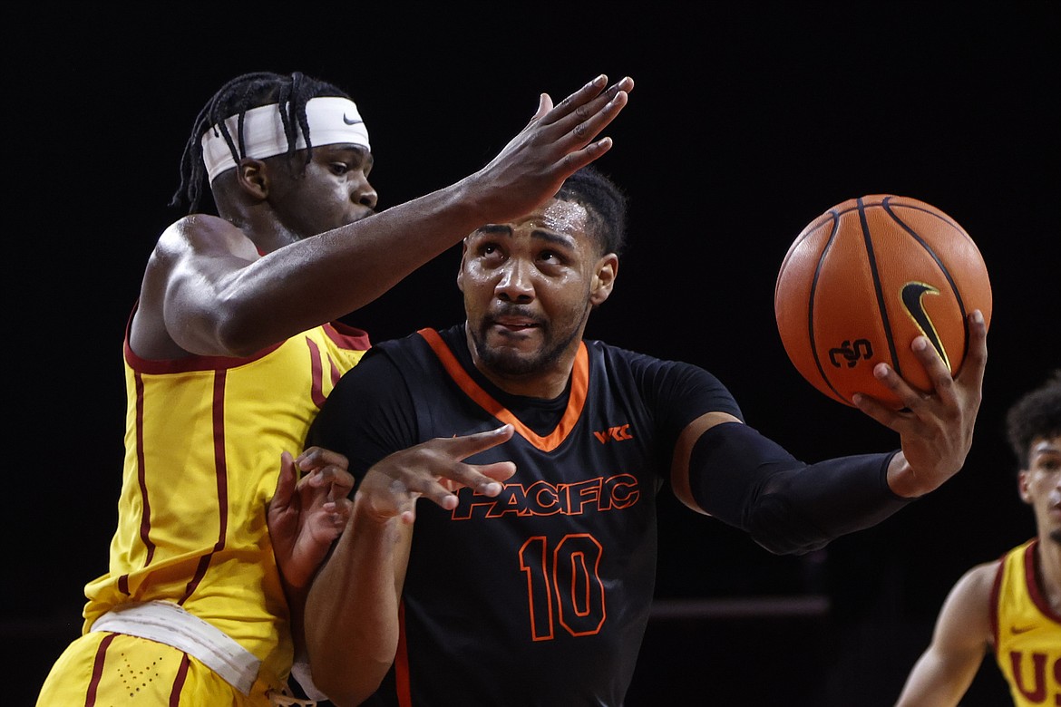 RINGO H.W. CHIU/Associated Press
Pacific guard Alphonso Anderson (10) drives against Southern California forward Chevez Goodwin (1) during the first half of a Feb. 8 game in Los Angeles.