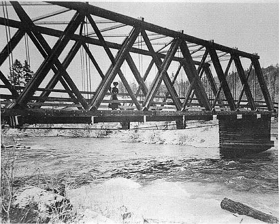 Original 1906 Log Truss Bridge Across the Swan River in Bigfork (Mansfield Library, University of Montana)