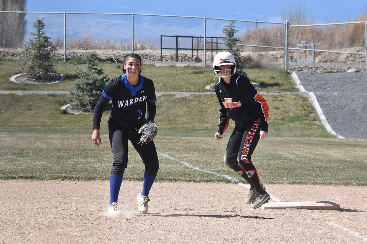 Warden High School senior Kiana Rios (1) guards first base during the matchup against Blaine High School on April 8 at Quincy High School.