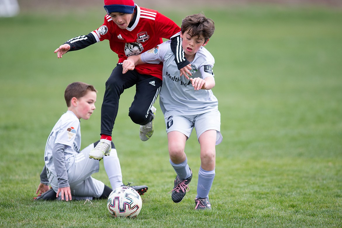 Photo courtesy BUSCEMA PHOTOGRAPHY
The Timbers North FC 11 Boys soccer team traveled to Spokane on Saturday for two games. The Timbers defeated the Spokane Scotties B2011 McKinley 5-2 in the morning game, then beat the Spokane Sounders B2011 South Mahar team 6-1 in the afternoon game. The Timbers will travel to Boise for the Director’s Cup tournament this weekend. Timbers goals were scored by Eli Nail, Ryder Quinn (3), Oliver Peters with an assist by Charlie McVey, Charlie McVey (3), Landon Smith and Lucas Buscema. Kolby Johnson and Damon Mysse were goalkeepers. Pictured in red is Ryder Quinn battling for the ball.