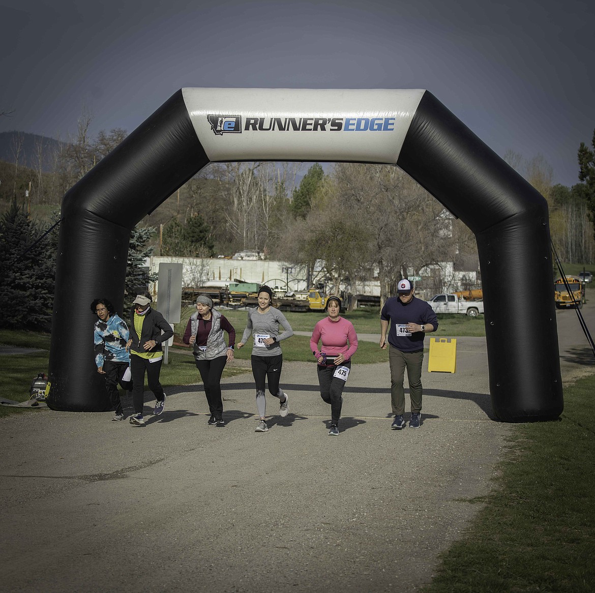 Dixon Bison Stampede 10K start. (Tracy Scott/Valley Press)