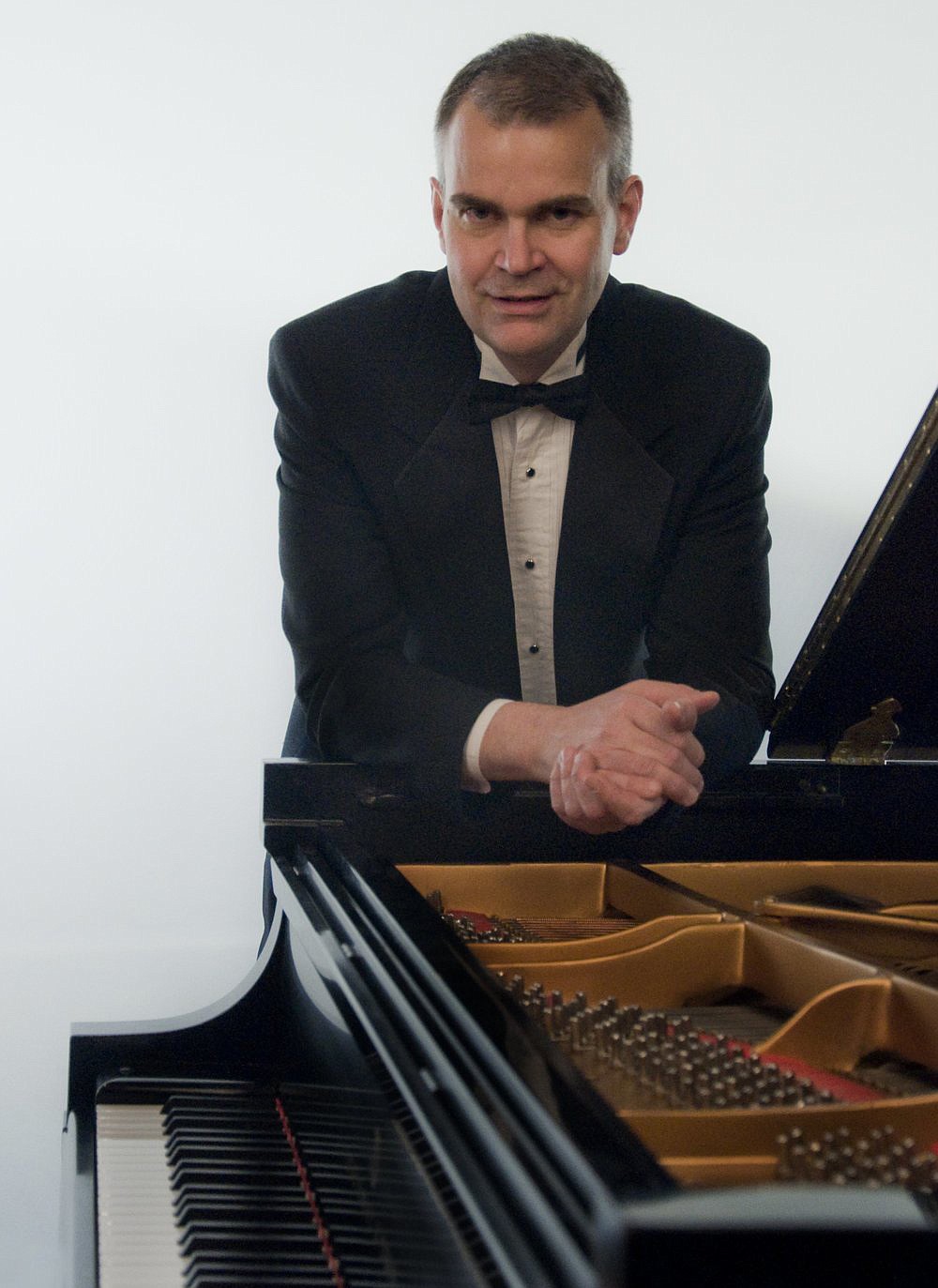 Internationally recognized pianist Robert Satterlee who is originally from the Flathead Valley will perform for the Glacier Symphony and Chorale's second Spring Concert May 14 and 15.