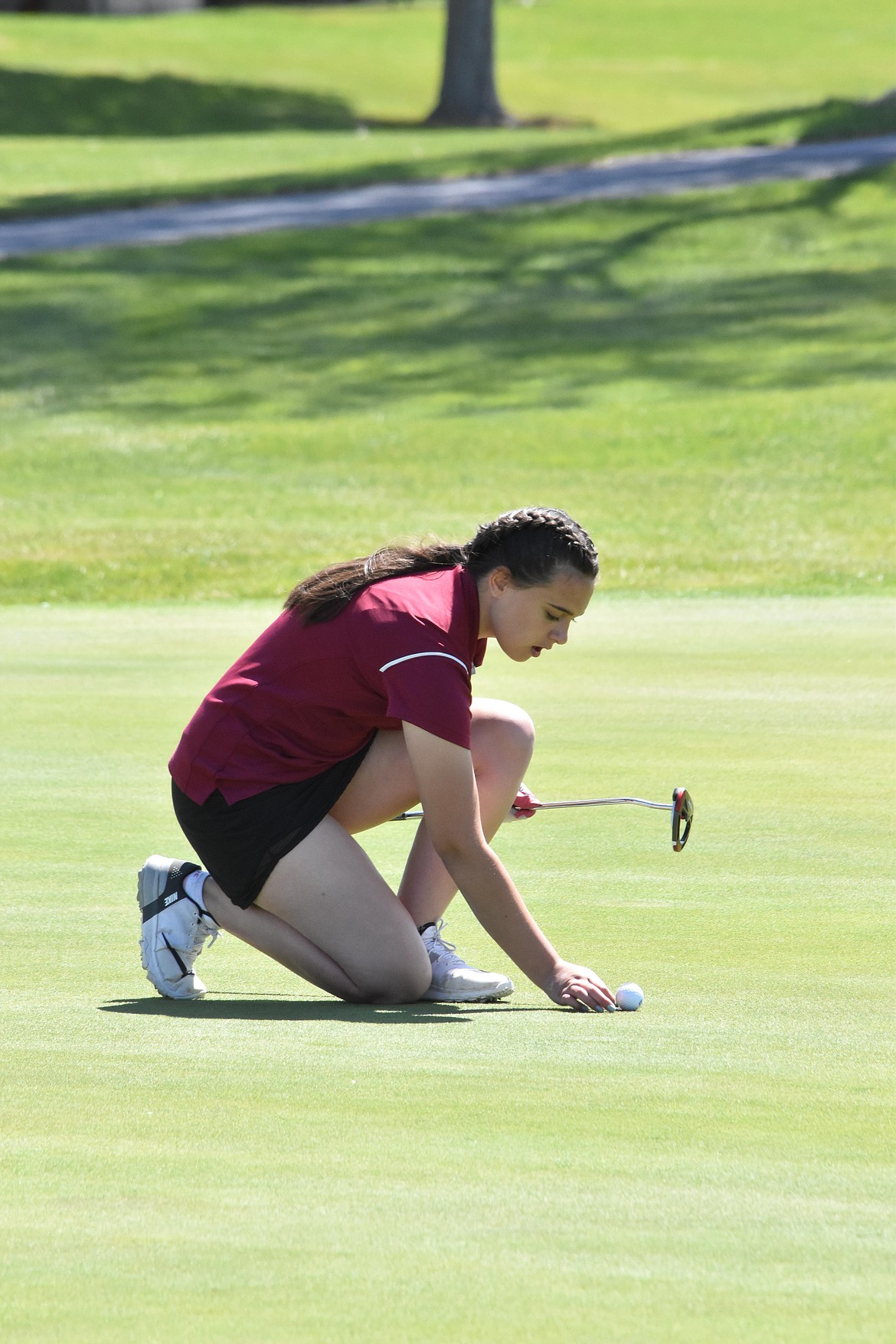 Moses Lake High School Jayda Redford sets up a shot during Pod 7 at Moses Lake on Monday.