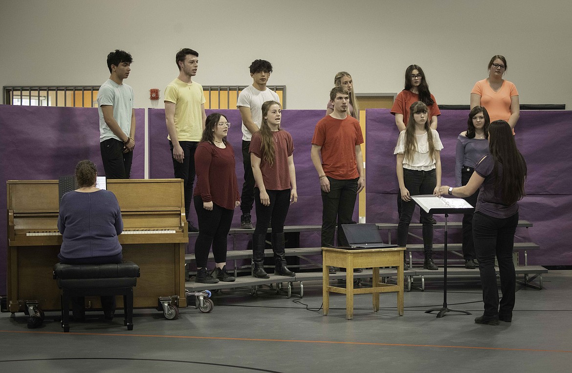 The Plains High School choir. (Tracy Scott/Valley Press)