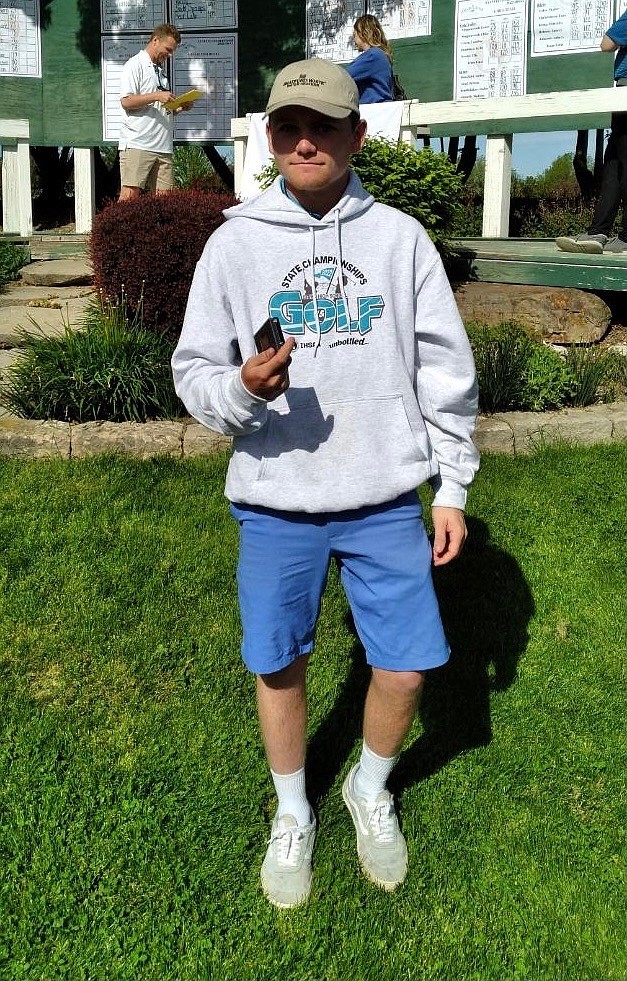 Cole Reuter poses with his medal following his ninth place finish at the Idaho Class 2A state golf tournament on Tuesday.