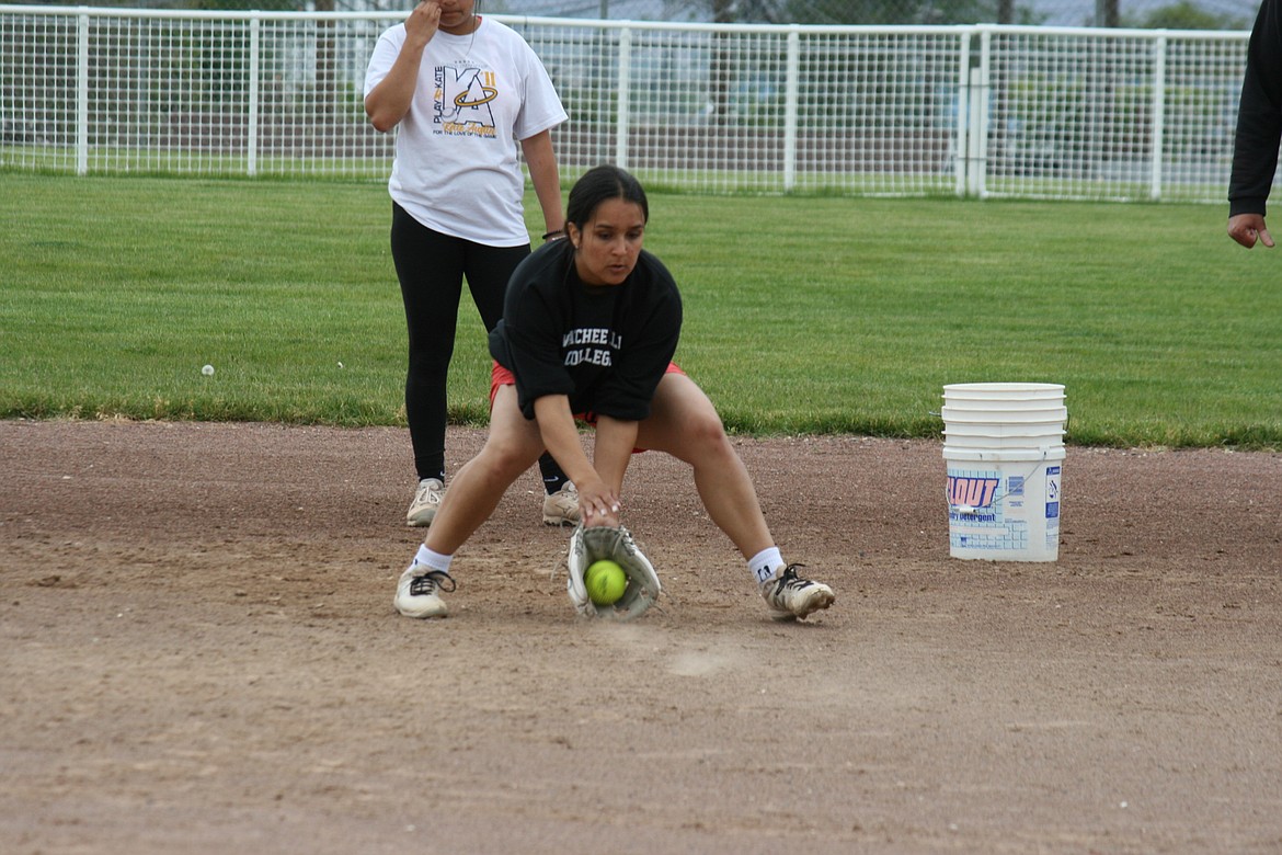 Sophomore Persayis Garza fields the ball during Othello fastpitch softball practice.