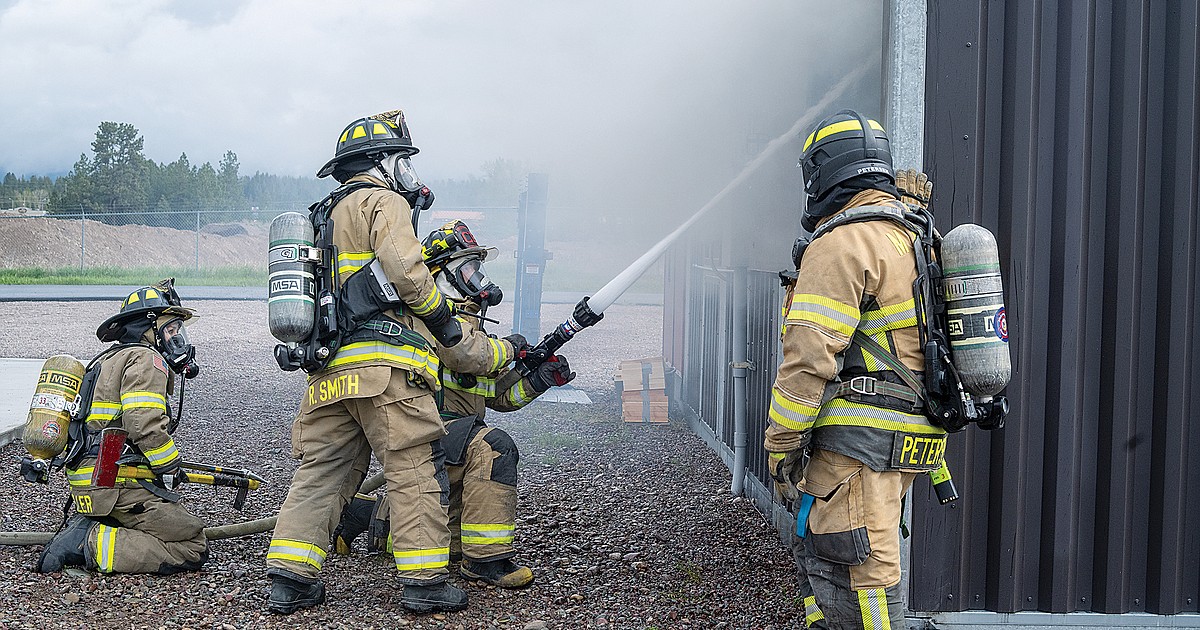 Firefighters train at new Columbia Falls facility | Hungry Horse News