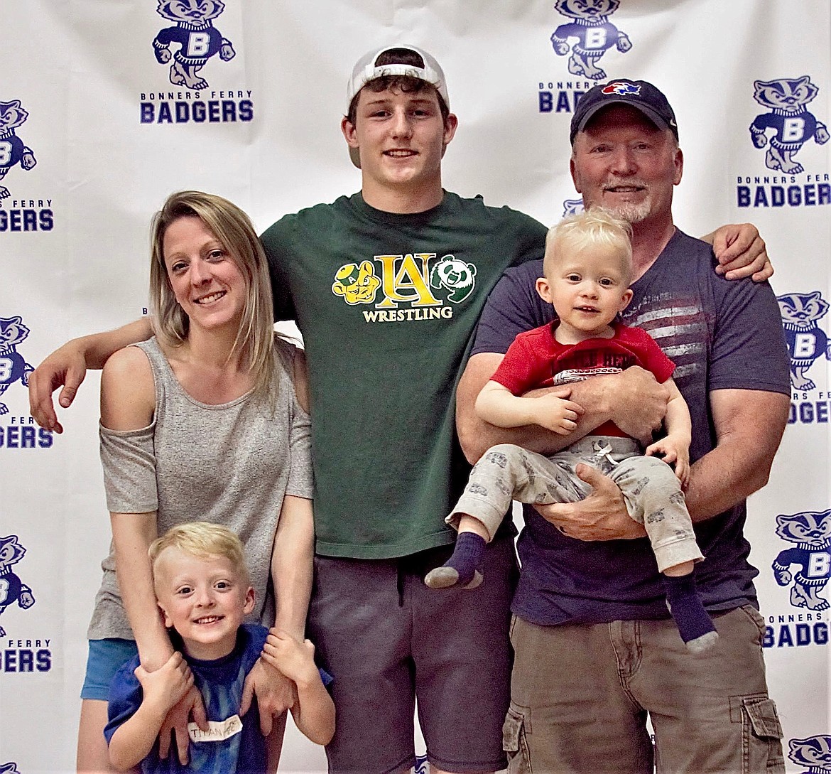 (center) Eli Richards and his family. Richards will wrestle for the University of Alberta.