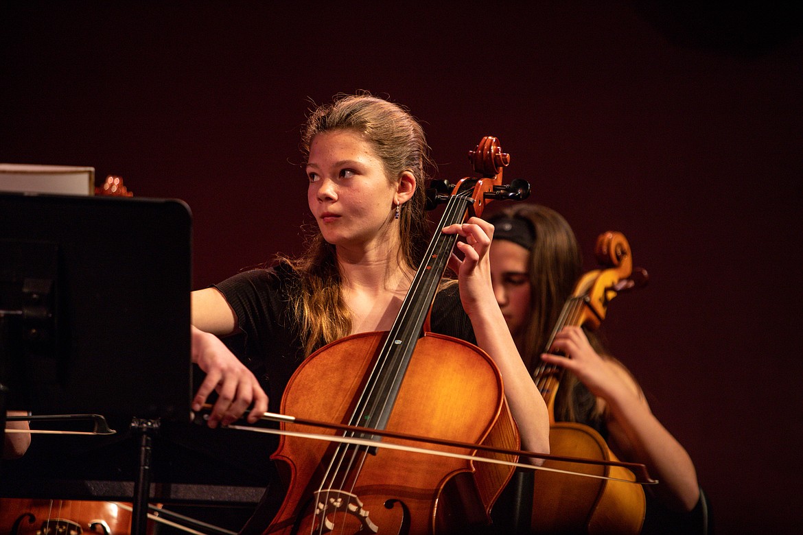 Sixth graders Estelle Muhlner and Hazel Remley. (JP Edge photo)