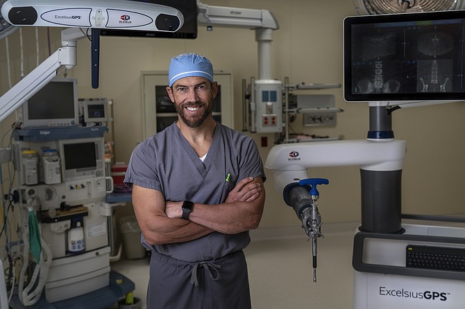 Northwest Specialty Hospital's Dr. Roland Kent is one of the first surgeons in the country to use the Excelsius 3D Intelligent Imaging System with the Excelsius GPS System. He also shares his institutional knowledge with visiting surgeons who come to Northwest to observe his work.