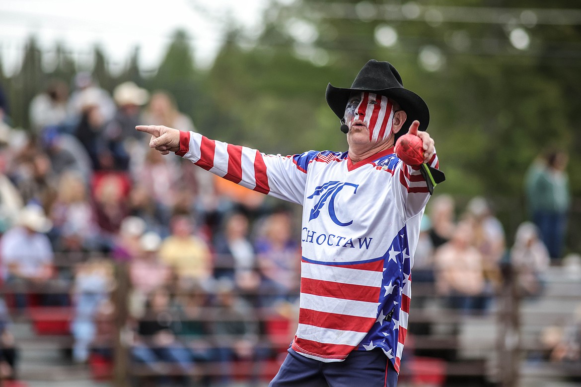 A rodeo clown encourages the crowd. (JP Edge photo)