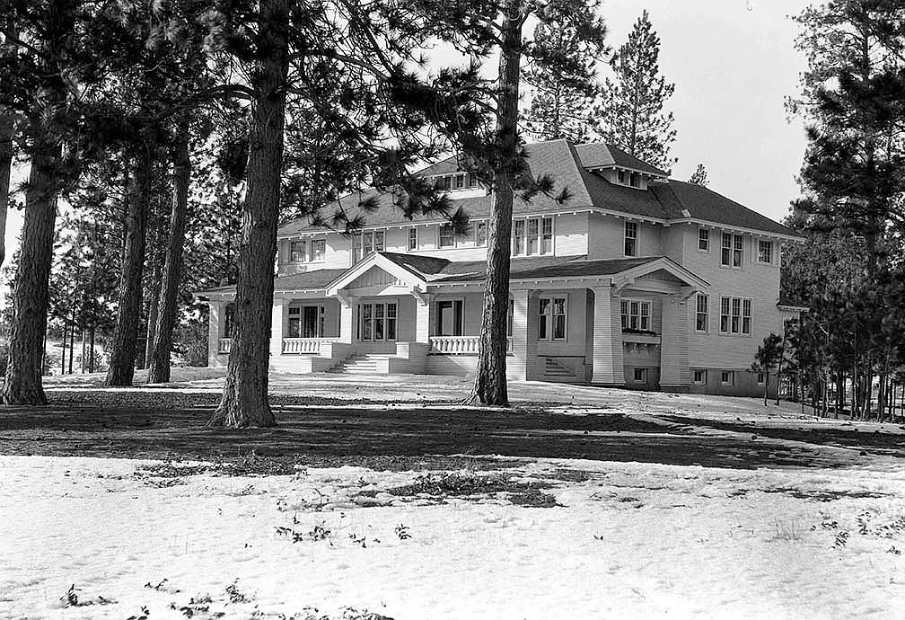 The Huntington Taylor residence, March 1917, on east Lakeshore Drive. Now known as the Jewett House. Museum of North Idaho photo