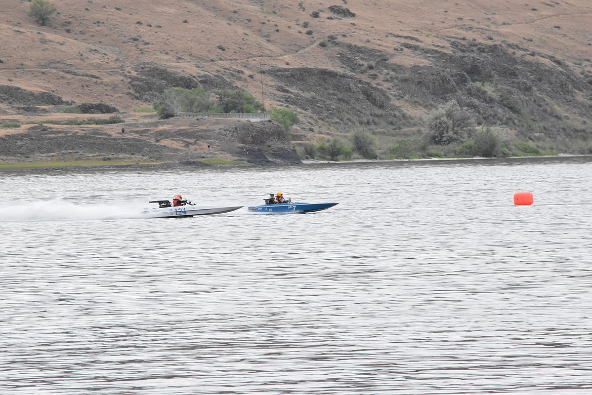 The Del Red Hydro Races encountered harsh weather conditions on Saturday, causing a delay in the competition.