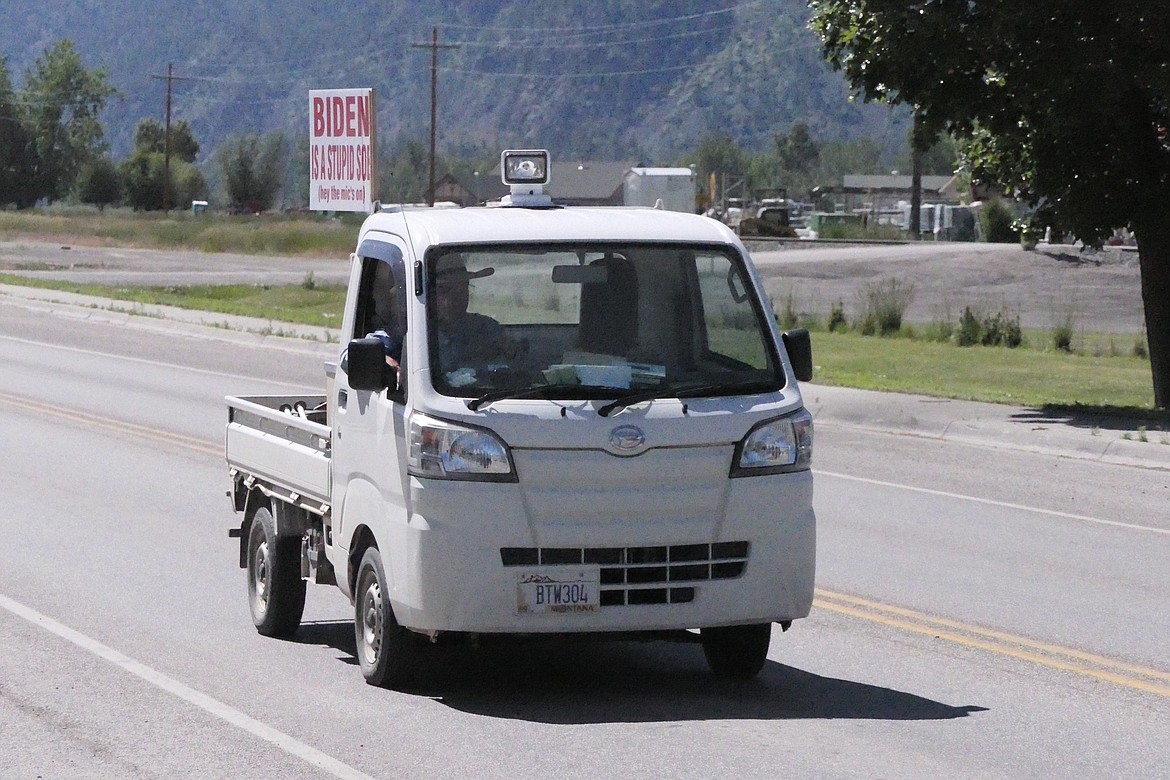 Warren Wickum steers his Daihatsu pickup through Plains traffic. (Chuck Bandel/VP-MI)