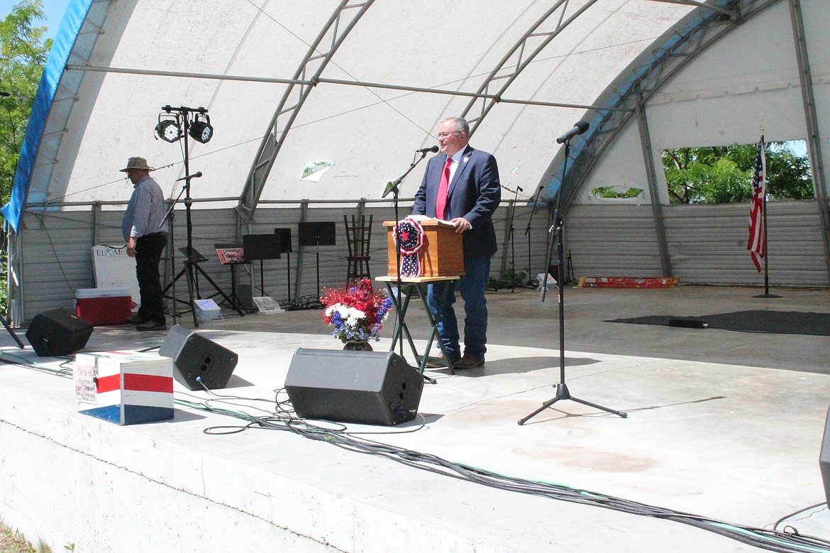 Congressional candidate Loren Culp addresses the crowd at the Fourth of July celebration in George Monday. Culp’s speech included reading the entire Declaration of Independence.