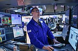 US employers add a solid 372,000 jobs in sign of resilience