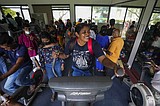 Taking selfies, Sri Lankans converge on presidential palace