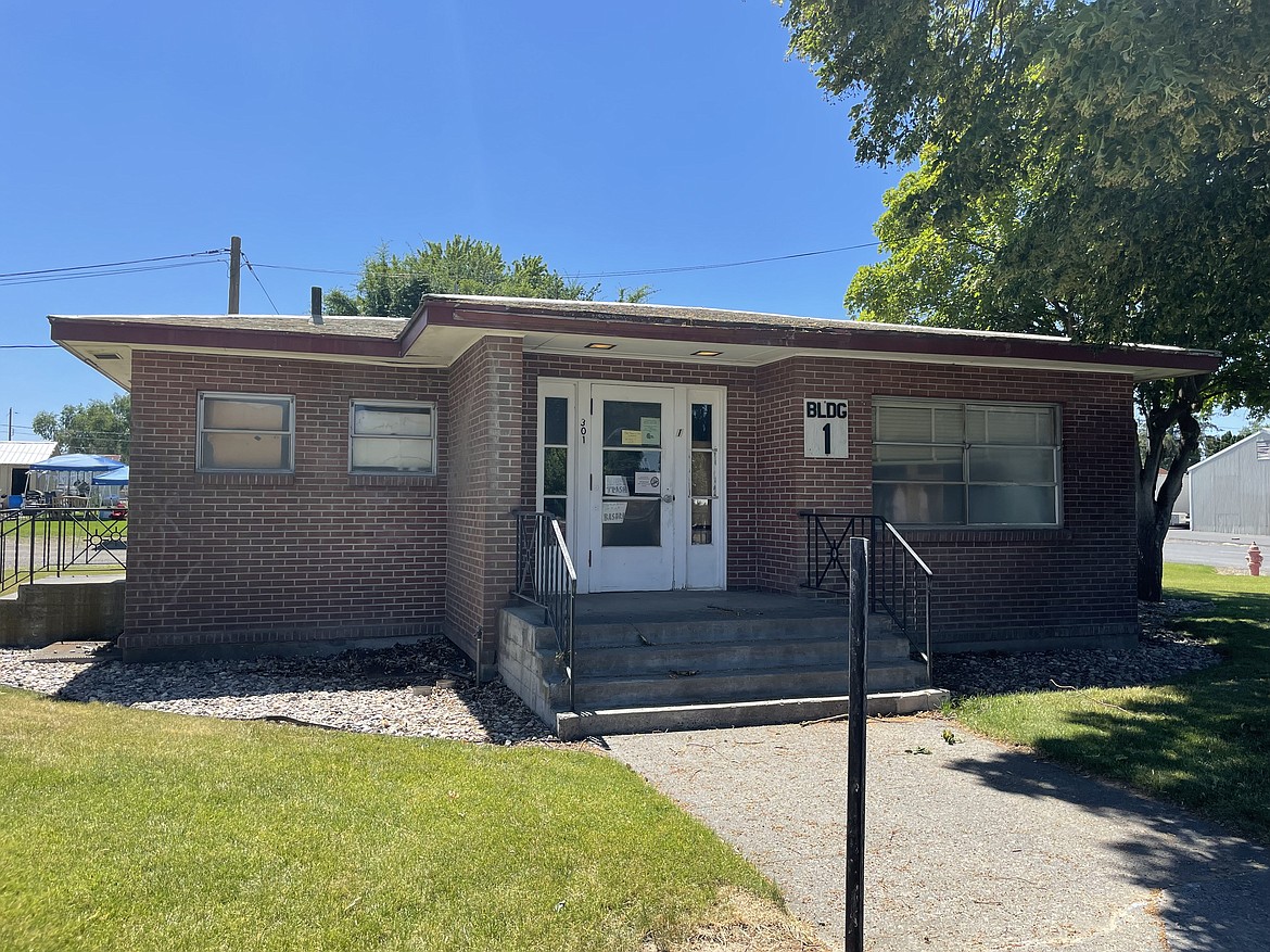 The Warden Food Pantry is open every Thursday between 3:30 and 4:30 p.m. to help Warden residents who find themselves with a little more month at the end of their cash, according to Pastor Ed Backell of the Warden Community Church. It is located in the 500 block of S. Maple Avenue in downtown Warden, at that street's inersection with E. Fifth Street.