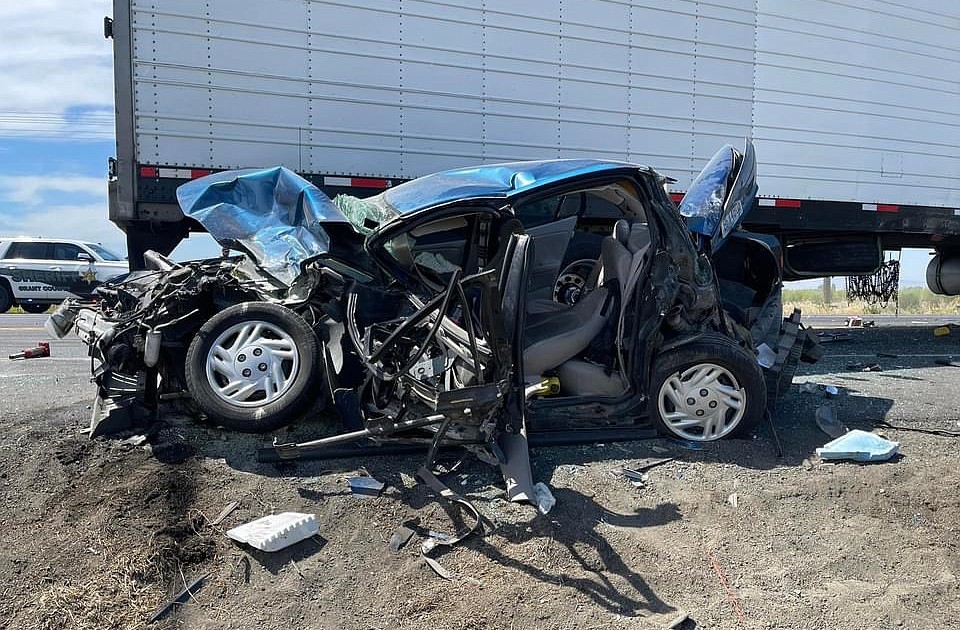 Semi causes sixcar pileup south of Quincy Columbia Basin Herald