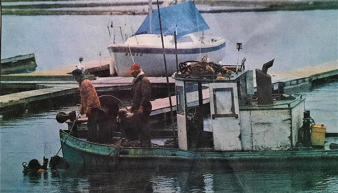 Retired CPD Lt. Ron Hotchkiss in water salvaging submerged logs in December 1989.