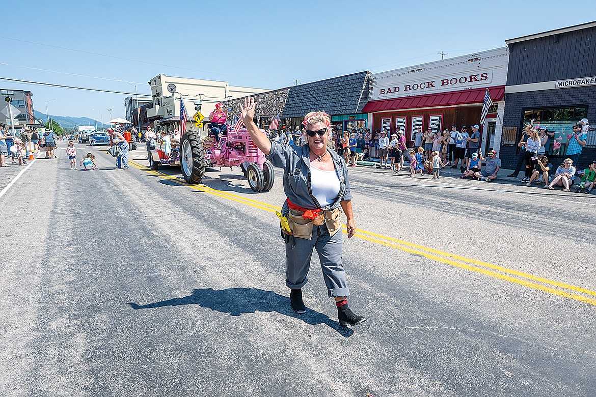 A reveler waves to the crowd.