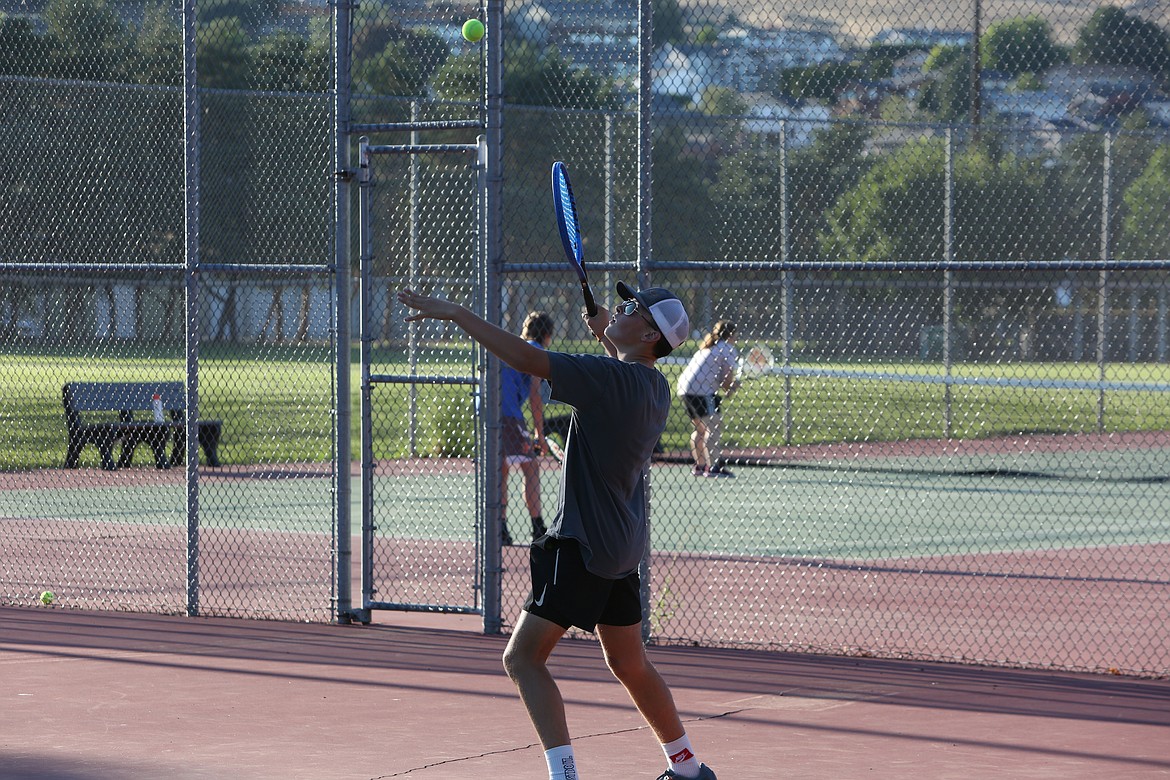Players play in a doubles format and cycle through teams throughout the evening.