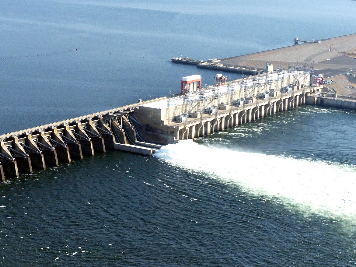 Grant County PUD commissioners will vote on a contract to hire engineers to investigate the Grant County embankment at Wanapum Dam (pictured).