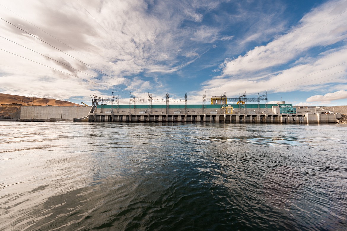 Grant County PUD commissioners will vote on a contract to hire engineers to investigate the Grant County embankment at Wanapum Dam (pictured).