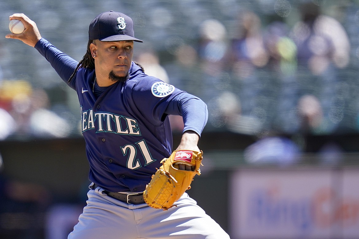 Seattle Mariners' Luis Castillo pitches against the Oakland Athletics during the first inning of a baseball game in Oakland, Calif., Sunday, Aug. 21, 2022.