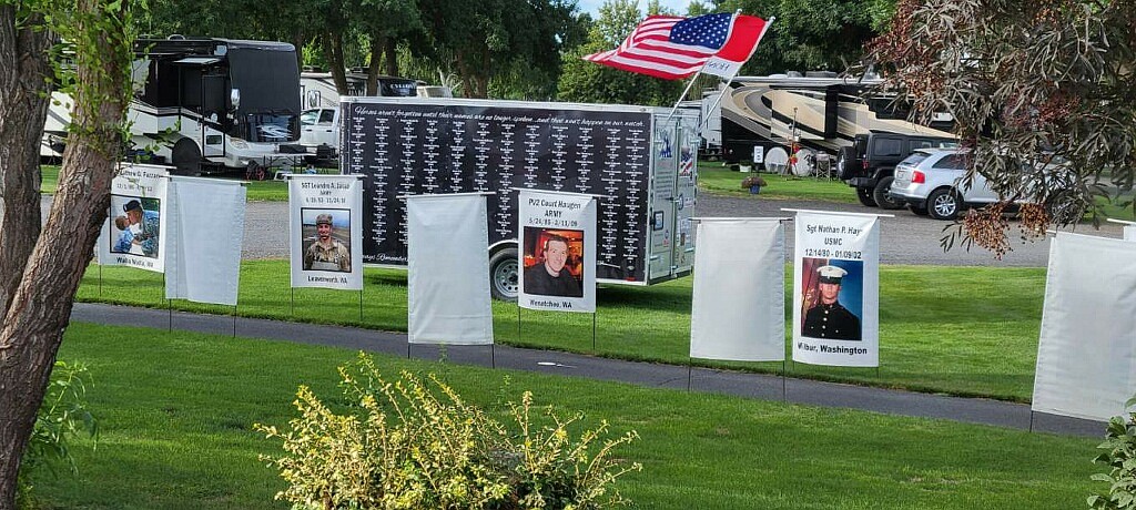 Banners memorializing fallen service members were placed along the paths at the tournament. A Gold Star family is a family which had a direct family member die in the line of duty while serving in the U.S. military in a time of conflict.