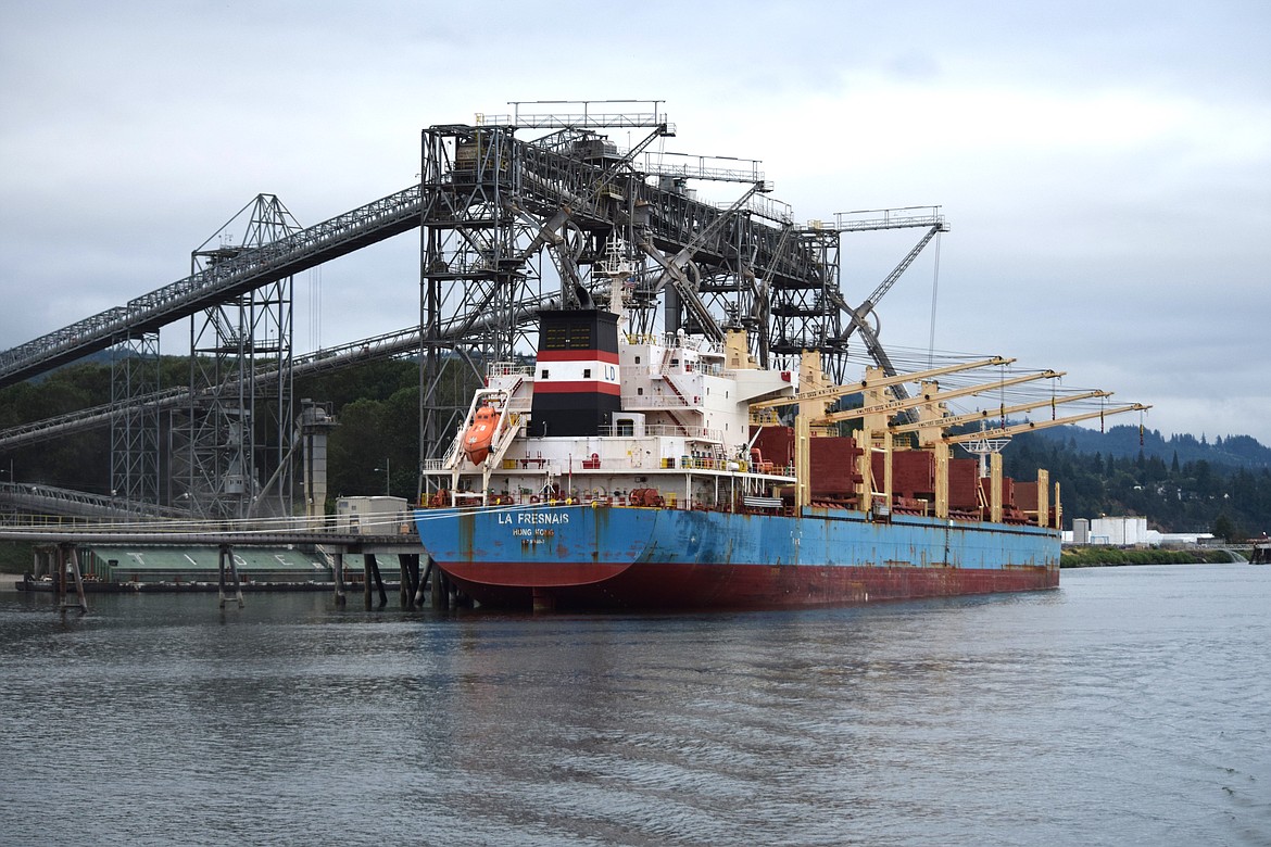 The Hong Kong-registered bulk grain carrier La Fresnais loading grain at Kalama Export’s massive grain terminal in Kalama, Washington, in early August. Capable of carrying nearly 40,000 tons, the La Fresnais was scheduled to sail to Japan once loading was completed.