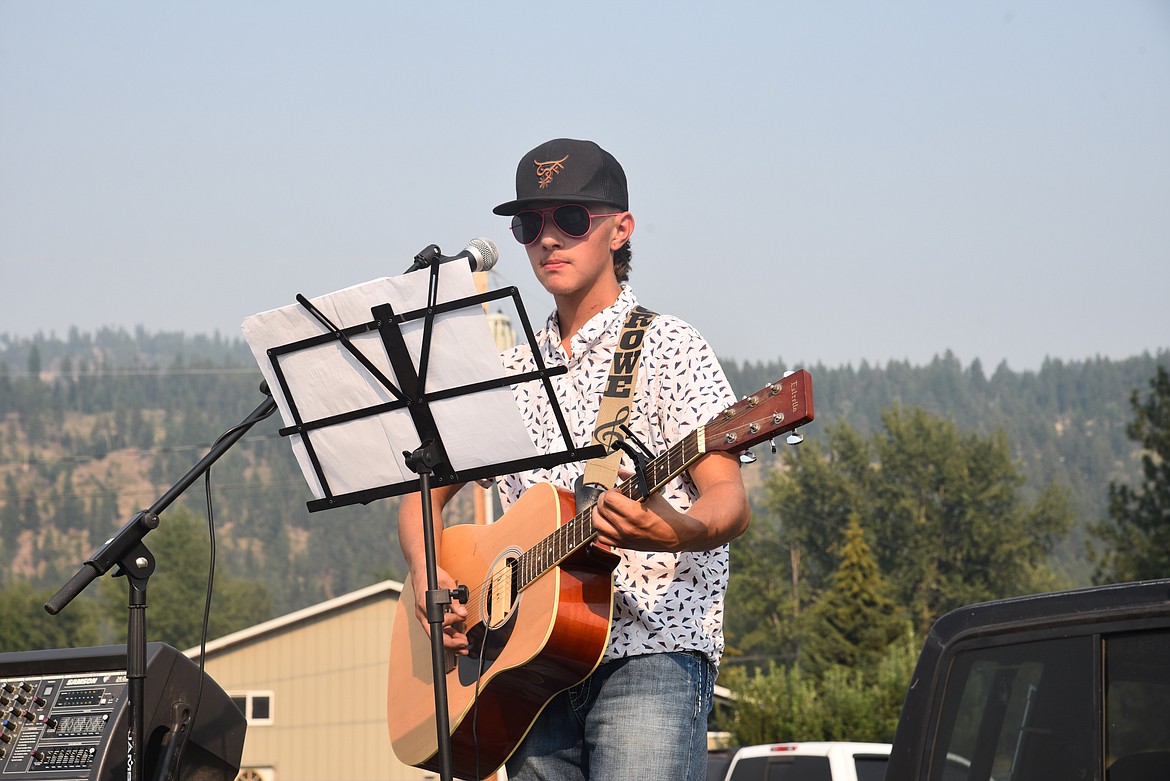 Elliott Crowe performed during tailgating festivities before the Troy home football game on Friday, Sept. 2. (Scott Shindledecker/The Western News)