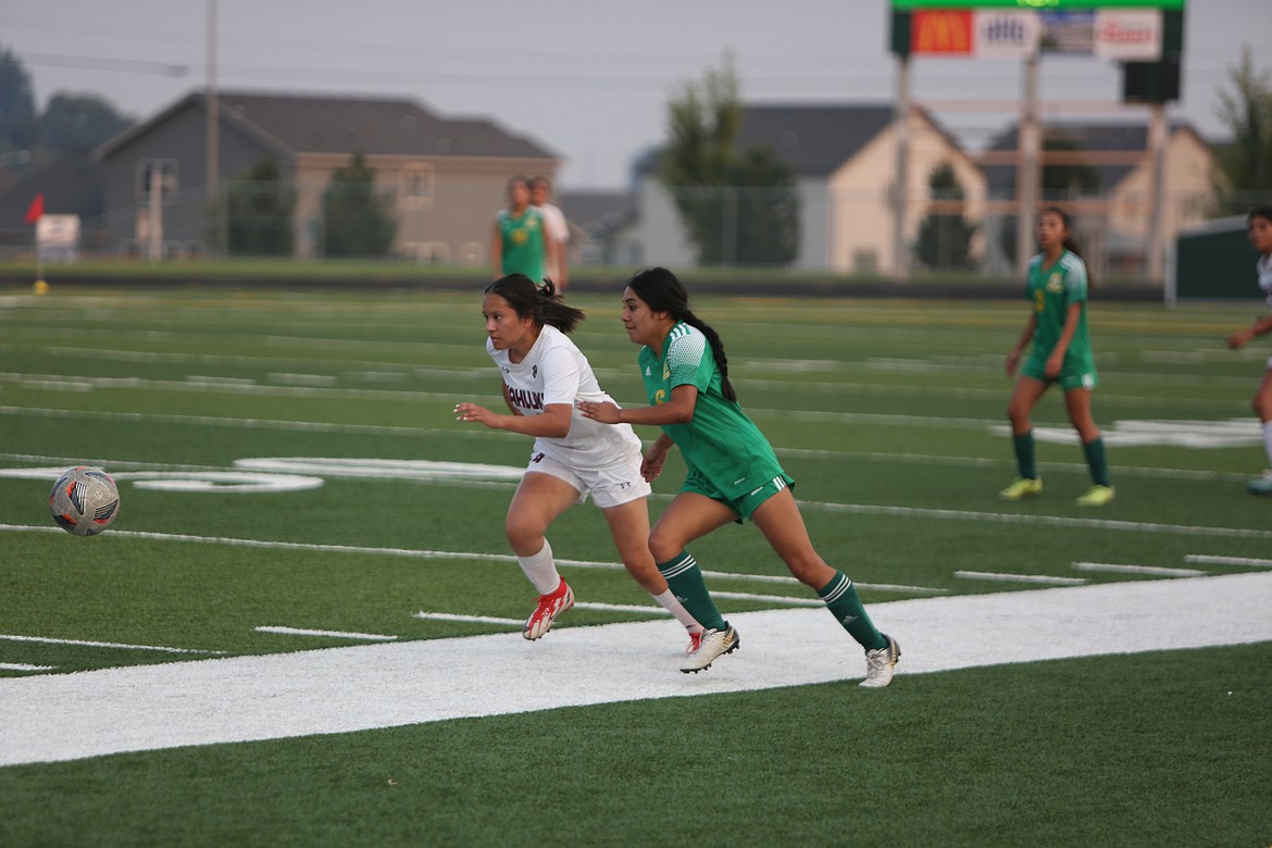 Wahluke’s Daisy Perez (left) and Quincy’s Maritza Herrera (right) fight for an advantage on the ball on Sept. 8, 2022.
