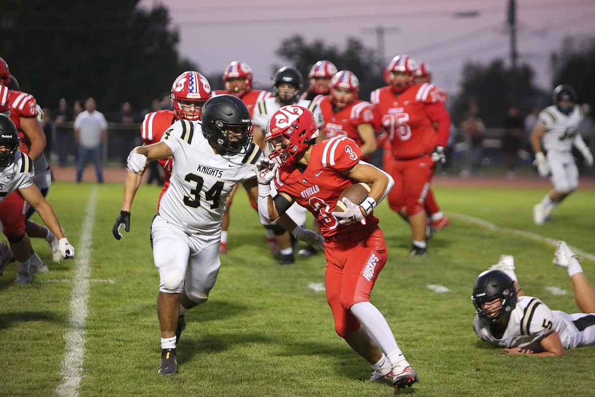 Othello’s Ezra Gonzalez (3) and Royal’s Oscar Cervantes (34) collide during Royal’s 14-0 win over Othello.