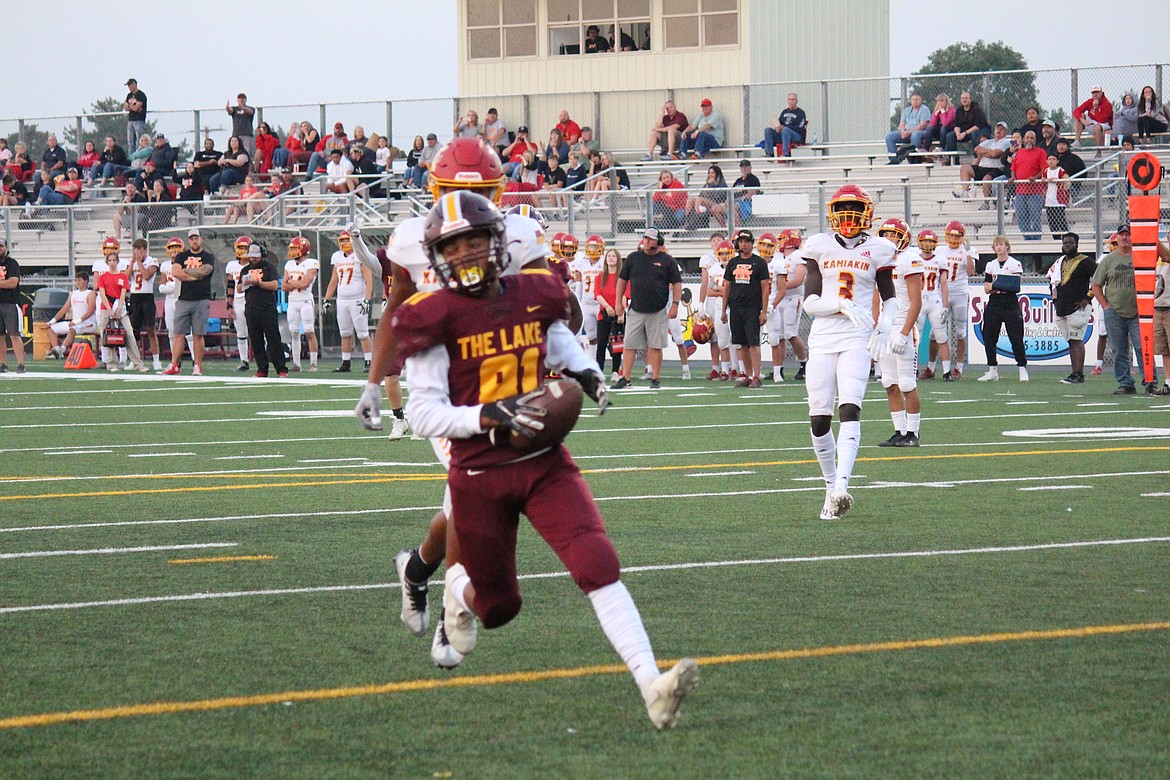 Isaiah Jackson-Moreno (81) takes the ball in for a score in the first half of Moses Lake’s game with Kamiakin Friday.