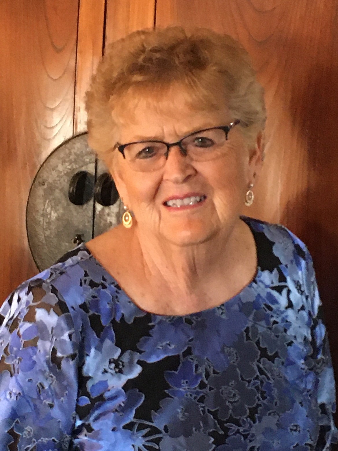 With her beautiful, generous smile, Sandra Elaine Kisler, affectionately known as Sandy, welcomed and embraced students, friends and family for over 84 years. In the early morning hours of July 13, 2022, though, heaven’s choir of angels must have needed another voice and called Sandy to join them.