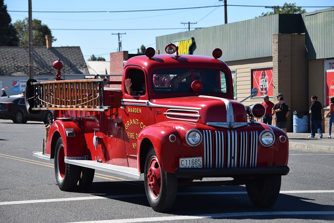 An old Ford fire truck with Grant County Fire District 4 participates in the Warden Community Days Parade.