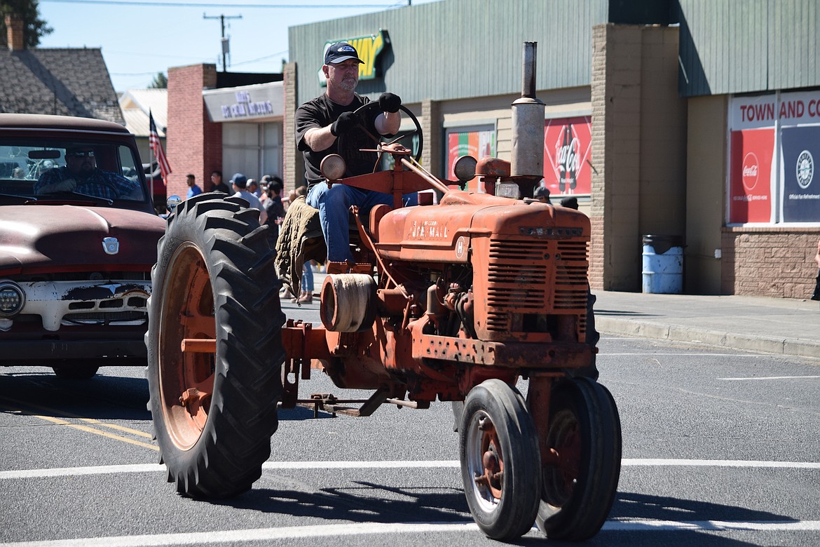 An antique tractor makes its way up Main Avenue in downtown Warden during the 2022 Warden Community Days Parade.