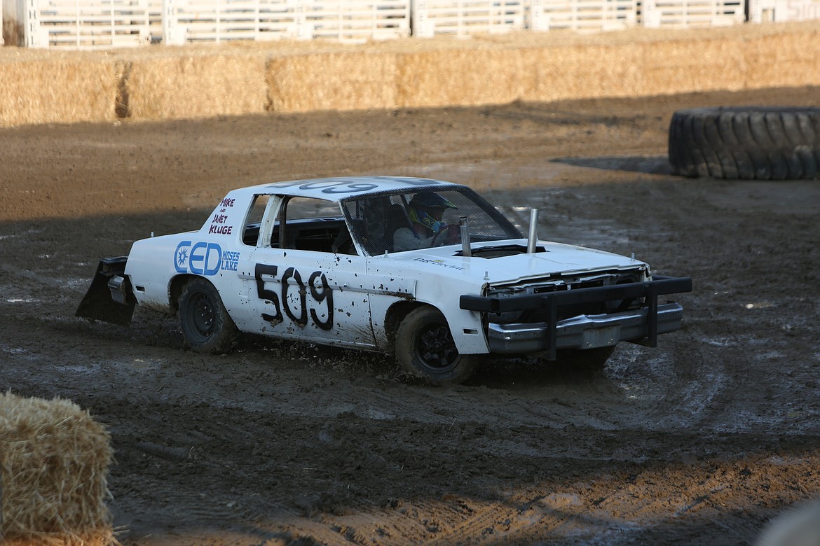 A driver completes a lap during the time trial session of the 2022 Othello Demolition Derby.