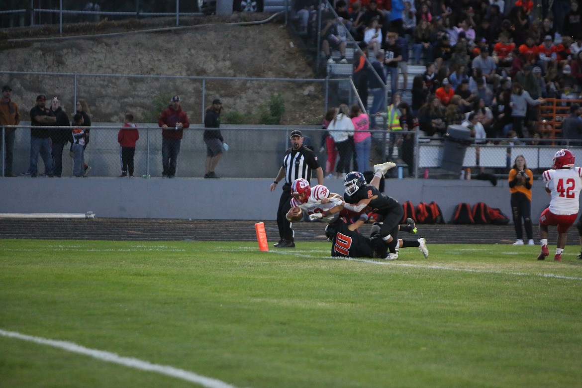 Othello fullback Terrill Freeman reaches across the goal line for a touchdown.