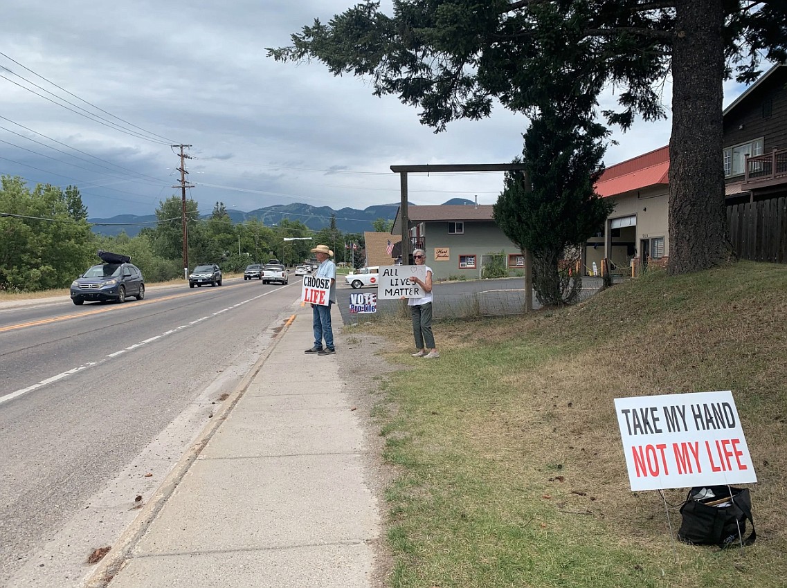 Protesters on the street outside All Families Healthcare in Whitefish in August 2022. (Mara Silvers/MTFP)